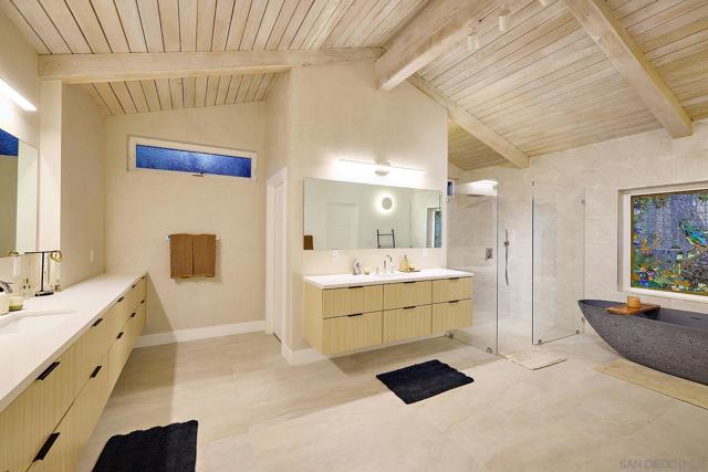 7117 Obelisco Cir, Carlsbad CA: https://media.crmls.org/mediaz/be4b06c0-1f5d-413f-aa5e-90a9ae5d7677.jpg