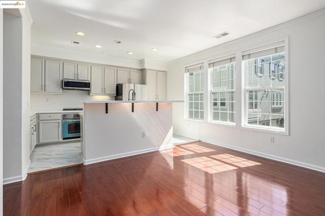 3730 Whitworth Dr, Dublin CA: https://media.crmls.org/mediaz/be4bdc59-2d6f-4242-9524-ad419d160417.jpg