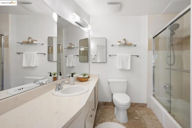 5405 Carlton St, Oakland CA: https://media.crmls.org/mediaz/be4be4d8-42e4-40a7-87ee-1d8538f1195c.jpg