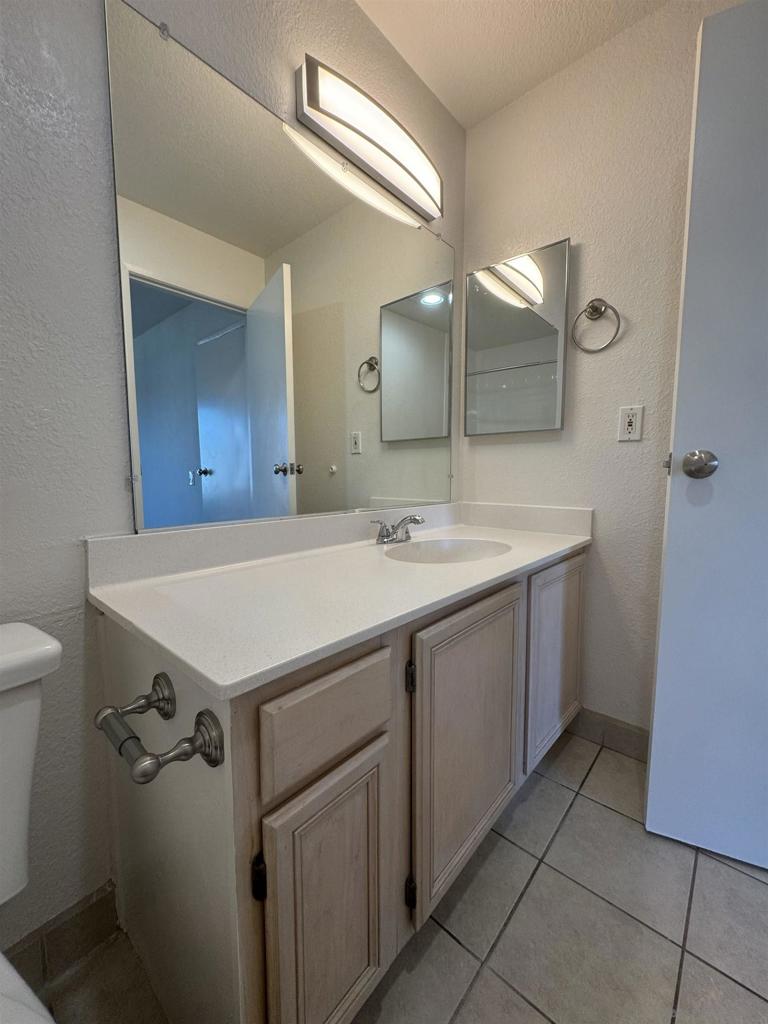 4933 Voltaire St - photo 11