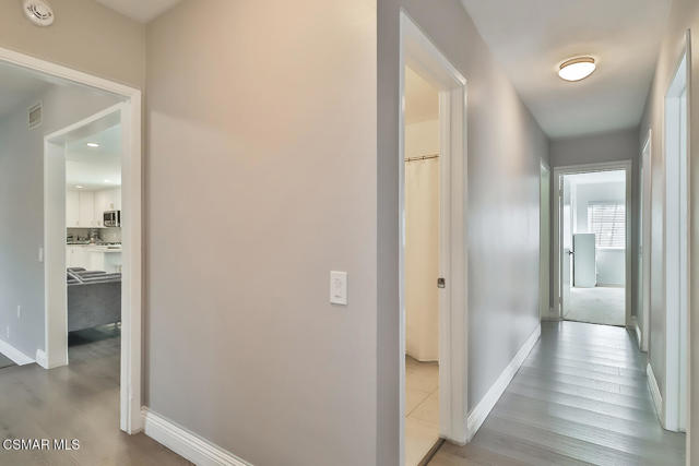 168 E Gainsborough Road, Thousand Oaks CA: https://media.crmls.org/mediaz/be4c2197-cf97-4a00-a7d0-8985dfbe2554.jpg