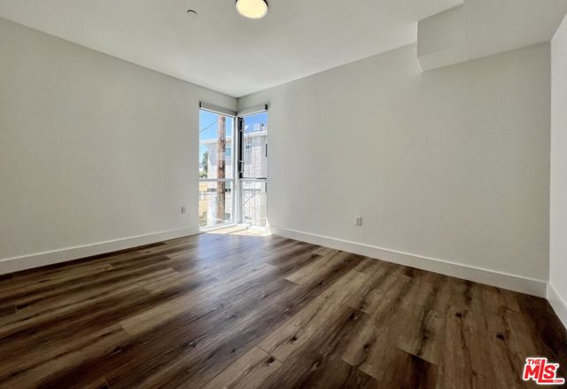 5801 Camerford Avenue, Los Angeles CA: https://media.crmls.org/mediaz/be4c2477-1d49-4fe4-82fc-76160c0d8d60.jpg