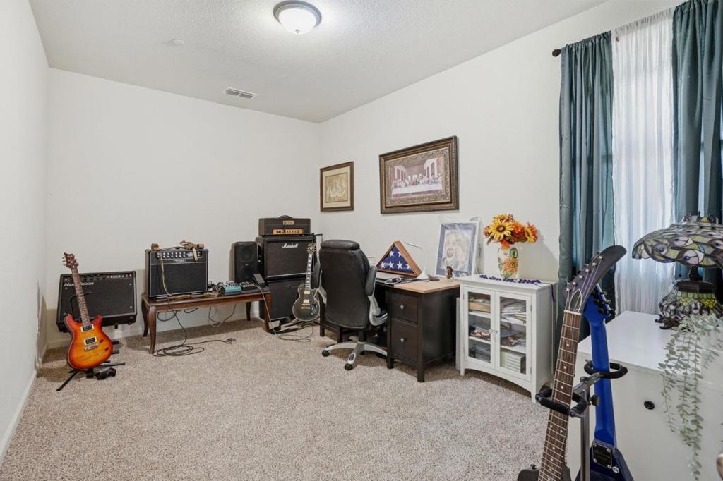 https://media.crmls.org/mediaz/be4c821c-926d-4507-a15e-a5cc9ccbc4ed.jpg?preset=X-Large