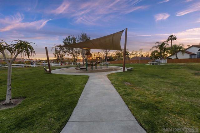 378 Paseo Marguerita, Vista CA: https://media.crmls.org/mediaz/be4c8e4e-a9a3-473a-ab1d-13b9860bd185.jpg