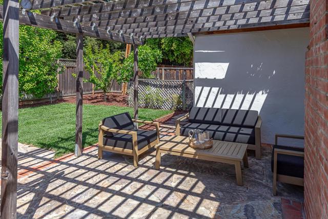 1532 Meadow Lane, Mountain View CA: https://media.crmls.org/mediaz/be4d2fb1-e5d1-41df-b214-848f517786ee.jpg