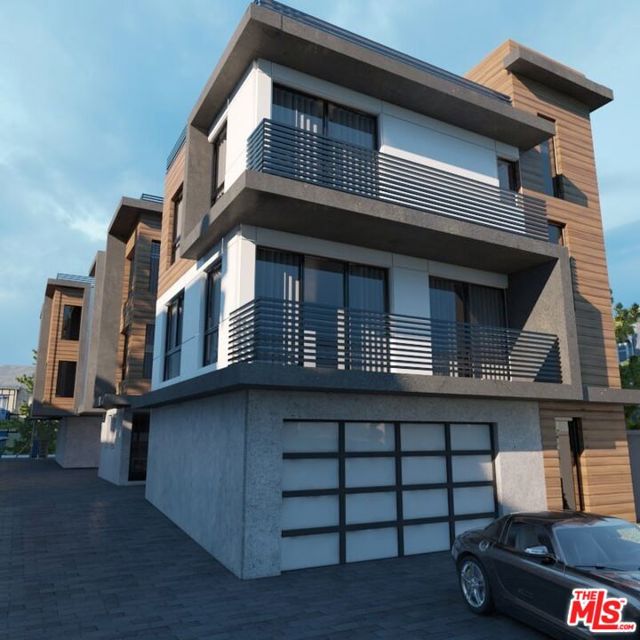 553 N Heliotrope Drive, Los Angeles CA: https://media.crmls.org/mediaz/be4d30eb-f1b2-449d-8d32-009c9e6a9305.jpg
