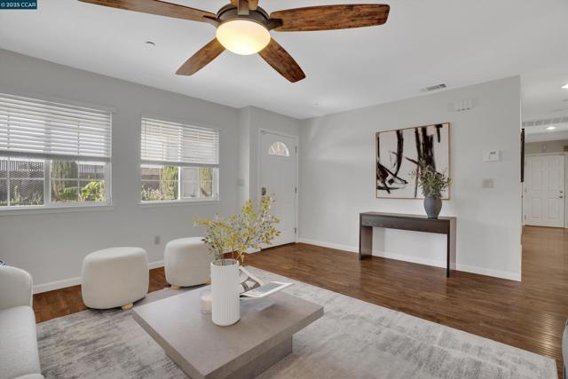 6911 Brentwood Blvd, Brentwood CA: https://media.crmls.org/mediaz/be4d41a6-f832-407a-9082-277915b28789.jpg