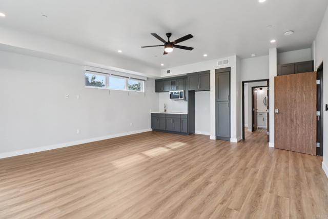 Detail Gallery Image 5 of 52 For 139 Almond Street #41,  Fallbrook,  CA 92028 - 5 Beds | 5/1 Baths