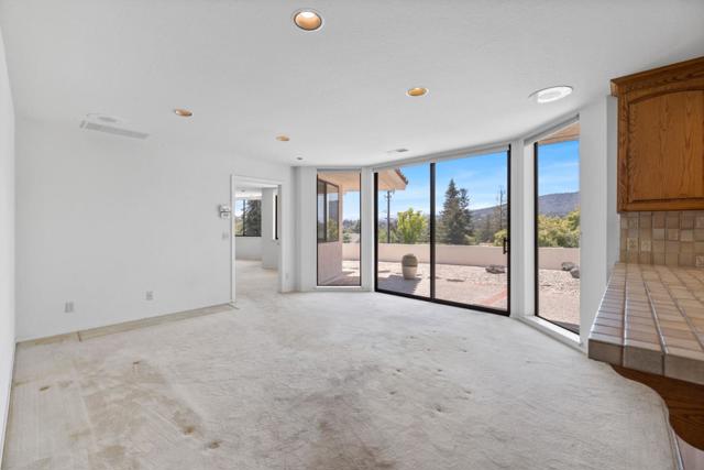 1091 Valley View Court, Los Altos CA: https://media.crmls.org/mediaz/be4d914c-00b7-4a94-b093-aac7962bf86a.jpg