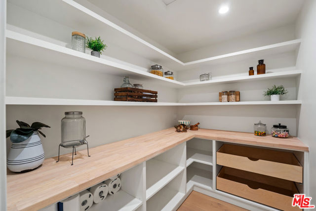 20215 Lorenzana Drive, Woodland Hills CA: https://media.crmls.org/mediaz/be4d9c11-7270-4988-87f3-fb18412a1540.jpg