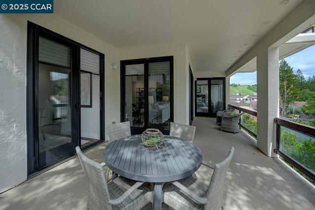 3244 Terra Granada Dr, Walnut Creek CA: https://media.crmls.org/mediaz/be4db40e-c1dd-4de1-aa81-897d61275bb3.jpg
