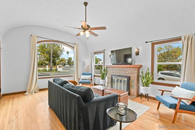 3195 Juniper St, San Diego CA: https://media.crmls.org/mediaz/be4e2728-7184-4221-9805-010c05540787.jpg