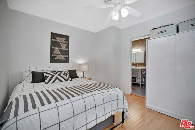 5252 Vanalden Avenue, Tarzana CA: https://media.crmls.org/mediaz/be4e85db-40a8-4615-8aaa-c42cc08649c7.jpg