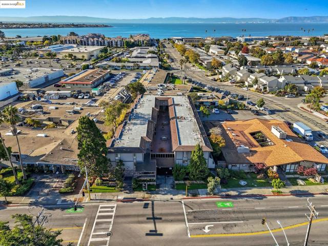 2106 Otis Dr, Alameda CA: https://media.crmls.org/mediaz/be4edf4a-6779-4d21-9c4b-6a4cabcd7009.jpg