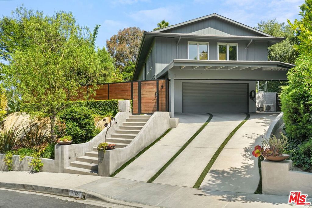 7712 Chandelle Place
