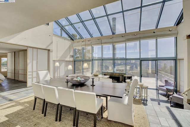 319 Tappan Ter, Orinda CA: https://media.crmls.org/mediaz/be4fbe97-f713-43b4-8854-c22dbb1fcfb2.jpg