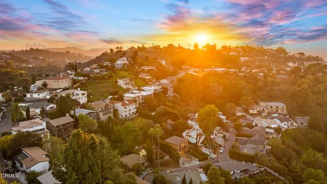 Detail Gallery Image 32 of 36 For 1038 Oban Dr, Los Angeles,  CA 90065 - 3 Beds | 3 Baths