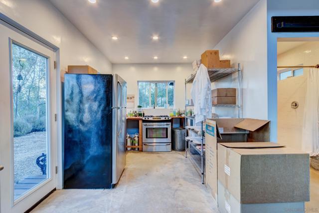 23898 Crown Hill Ln, Escondido CA: https://media.crmls.org/mediaz/be526bc7-9bec-41a5-97e6-61571042209d.jpg