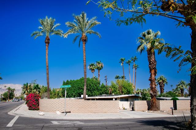 45901 Toro Peak Road, Palm Desert CA: https://media.crmls.org/mediaz/be529d8c-53e4-4800-9345-c64bab3adaf0.jpg