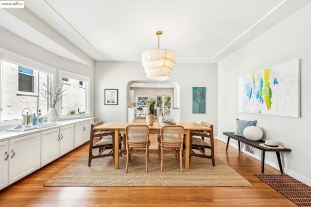 952 Kingston Ave, Piedmont CA: https://media.crmls.org/mediaz/be52c4e5-9483-4290-b186-6f2a21c7f19b.jpg