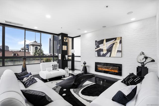 700 Front St, San Diego CA: https://media.crmls.org/mediaz/be52c662-1ec0-44c7-ae03-ed82a9c0ac2a.jpg