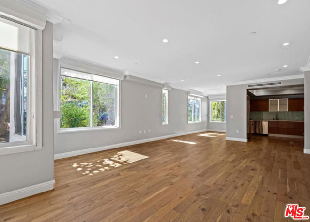 1283 Havenhurst Drive, West Hollywood CA: https://media.crmls.org/mediaz/be52f55f-060d-4b55-92b0-41c3ad5a93c9.jpg