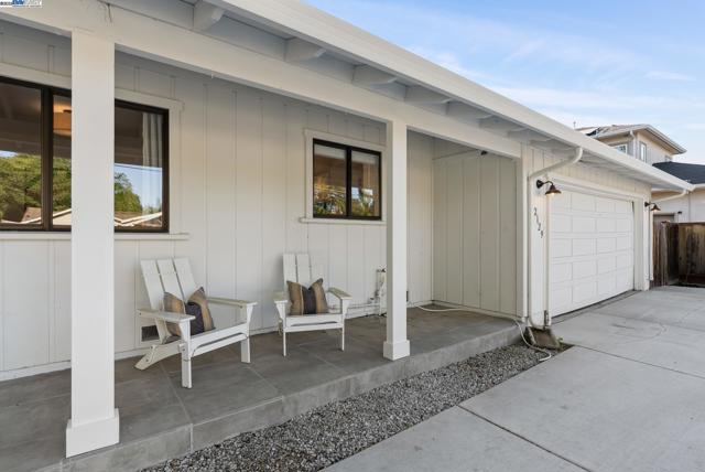 2129 Youngs Ct, Walnut Creek CA: https://media.crmls.org/mediaz/be533048-75c3-4ad9-81e0-3450515bbf09.jpg