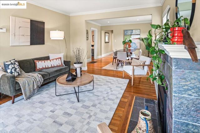 3058 Berlin Way, Oakland CA: https://media.crmls.org/mediaz/be54937e-9137-4ce9-b929-46fa6f0ab062.jpg