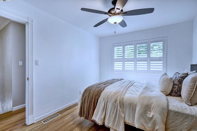 2369 Woodthrush Way, Pleasanton CA: https://media.crmls.org/mediaz/be54eb20-e1e6-4364-8e9f-907d15594167.jpg
