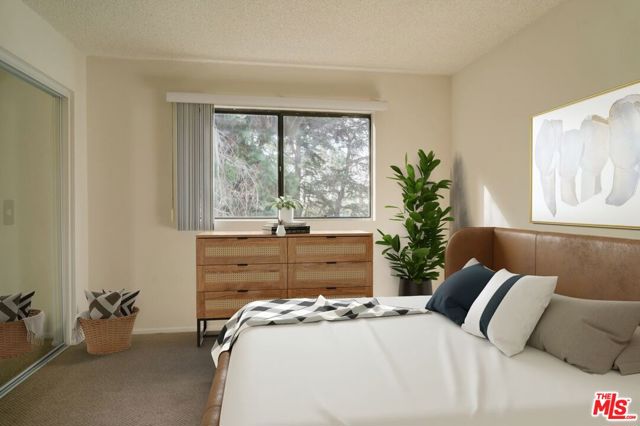 950 Edgecliffe Drive, Los Angeles CA: https://media.crmls.org/mediaz/be551b42-6df2-4c5e-a32e-a8fc14c22818.jpg