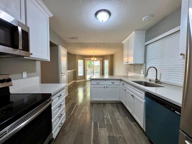 7592 Deltawind Drive, Sacramento CA: https://media.crmls.org/mediaz/be555653-35d7-44ff-979b-3b87e36c39d2.jpg