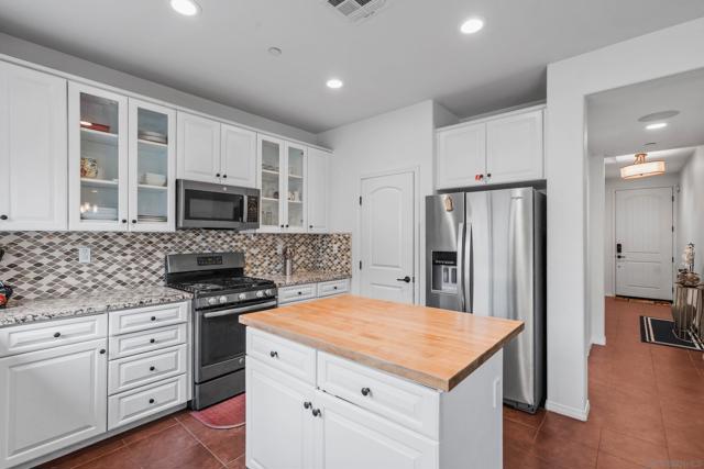 5031 Ballast Lane, San Diego CA: https://media.crmls.org/mediaz/be55b10c-1b0b-4ac6-822f-ac00852eb6ec.jpg