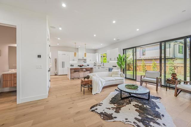 980 Lucky Avenue, Menlo Park CA: https://media.crmls.org/mediaz/be5631ac-fc0e-4232-9889-35ce14015773.jpg