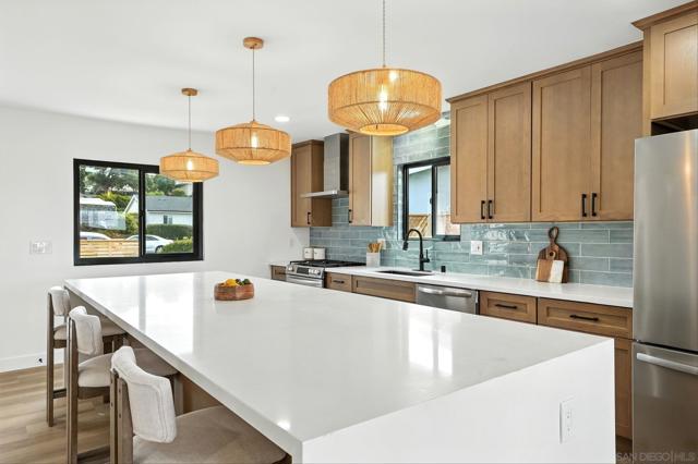 2736 Burgener Blvd, San Diego CA: https://media.crmls.org/mediaz/be5680f9-e0dc-45d4-a36f-bb50db144826.jpg