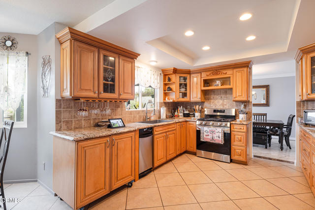 800 Calle Higuera, Camarillo CA: https://media.crmls.org/mediaz/be56a5de-953e-473c-b5da-66cd5fe660db.jpg