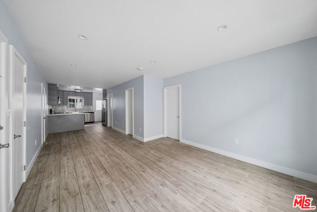5341 Vantage Avenue, 3 photo 8