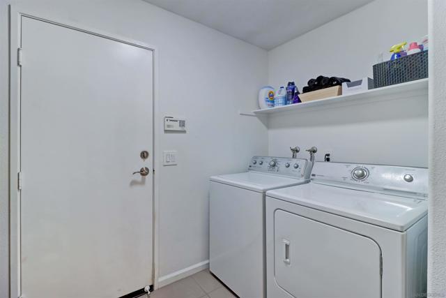 946 Camino De La Reina, San Diego CA: https://media.crmls.org/mediaz/be57491e-724e-48f4-ba78-5c7cfaca5d71.jpg