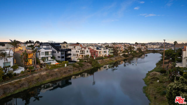 5105 Via Donte, Marina del Rey CA: https://media.crmls.org/mediaz/be57afc3-cf54-4ee0-9ec4-10a0520f917e.jpg