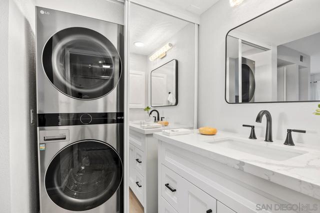 524 Via De La Valle H, Solana Beach CA: https://media.crmls.org/mediaz/be57fb7e-c6c7-406a-a102-7367ae8fb47d.jpg