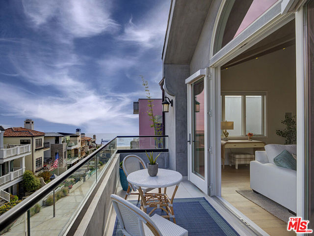209 19th Street, Manhattan Beach CA: https://media.crmls.org/mediaz/be5886c3-c925-4329-b627-72c65145c5bc.jpg