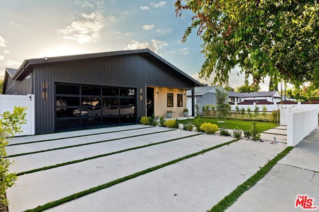 5437 Noble Avenue, Sherman Oaks CA: https://media.crmls.org/mediaz/be58a534-882b-4800-844f-d9b604c48158.jpg
