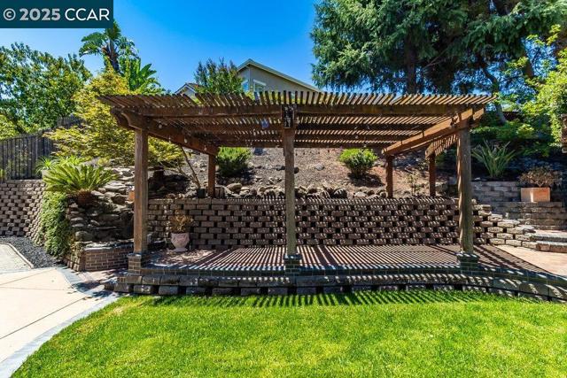 113 St Laurent Ct, Martinez CA: https://media.crmls.org/mediaz/be59219c-7f8f-47e0-8e3d-65951048cbab.jpg