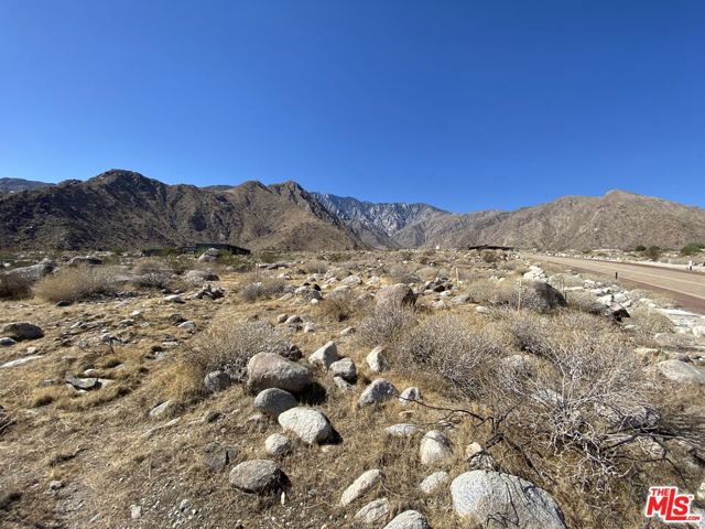 2217 Morning Vista Drive, Palm Springs CA: https://media.crmls.org/mediaz/be5940cd-91d6-4f05-a8b3-ac3e46aea382.jpg