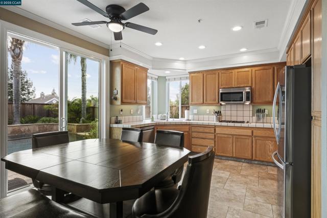 713 Tennyson Dr, Livermore CA: https://media.crmls.org/mediaz/be596fee-69f8-4119-860a-c43ee8af2cca.jpg