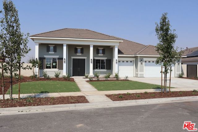 3719 Pathway Court, Bakersfield CA: https://media.crmls.org/mediaz/be59e1e5-f523-4a83-acd6-6827d513c9d5.jpg