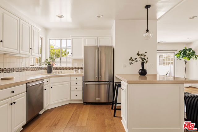7737 Denrock Avenue, Los Angeles CA: https://media.crmls.org/mediaz/be59f24b-2a34-45f3-9f8c-408f46a6ca31.jpg