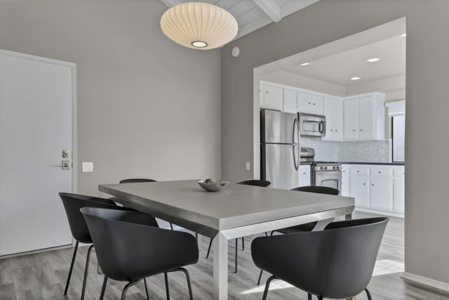 2545 Miramonte W Circle, Palm Springs CA: https://media.crmls.org/mediaz/be5a7700-8165-44f3-925d-7b7b10e6c621.jpg