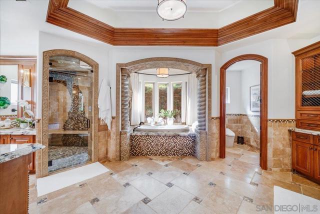 15397 Rock Creek Ln, El Cajon CA: https://media.crmls.org/mediaz/be5aec8c-bc06-4502-839b-1a3e290b1926.jpg