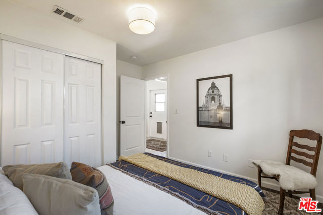 1427 N Coronado Street, Los Angeles CA: https://media.crmls.org/mediaz/be5af552-5acd-4494-9682-17436fef65ba.jpg