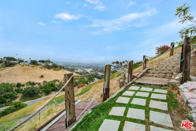 4223 Don Carlos Drive, Los Angeles CA: https://media.crmls.org/mediaz/be5b09fb-acf4-4b2d-bed1-ae8930e8ca49.jpg